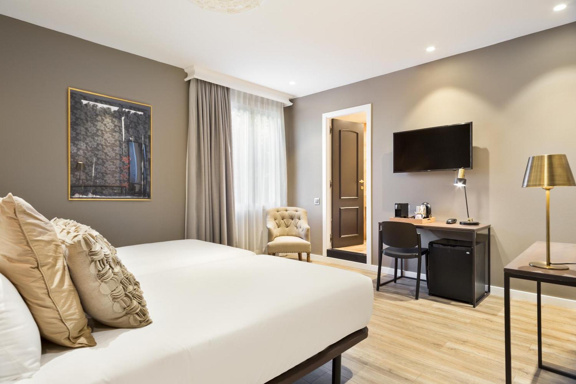 Acta Splendid — Foto 1